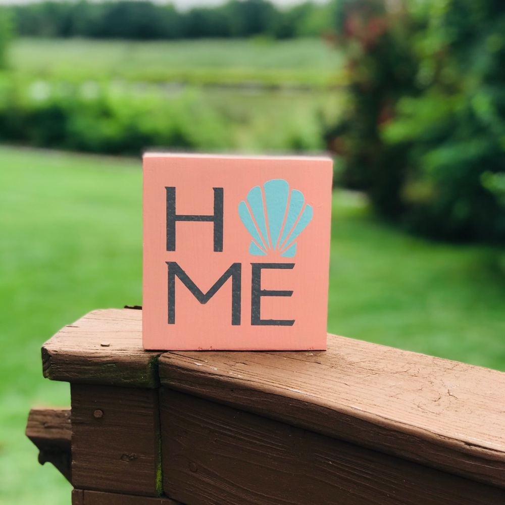Wooden welcome sign